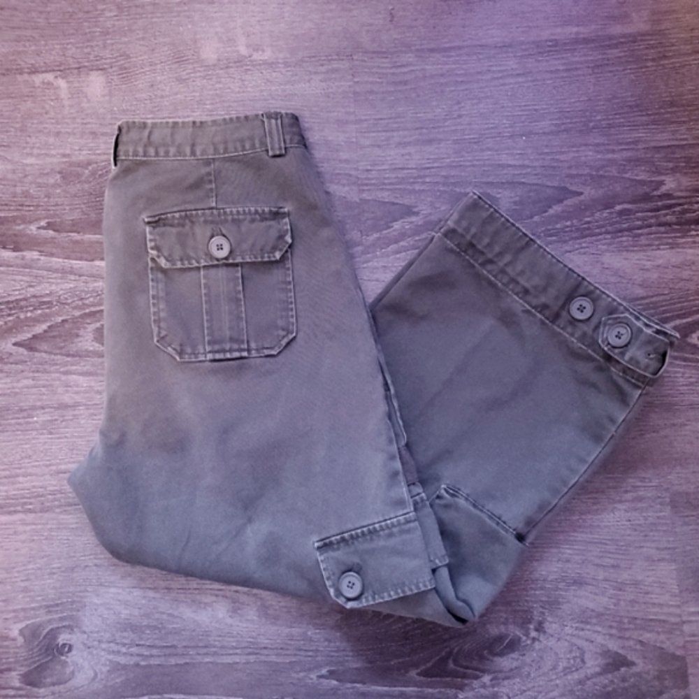 GAP faded army green cargo capri pants